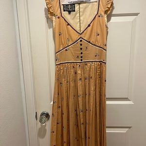 Super cute designer dress for fall!